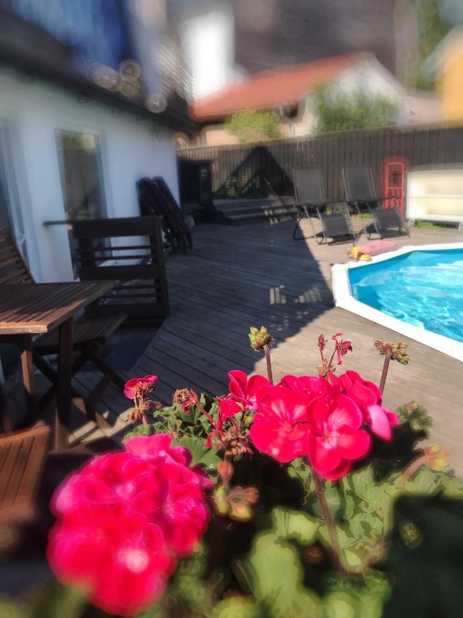 Centralt Och Havsnaera Med Utsikt Mot Pool Kalmar Exterior foto